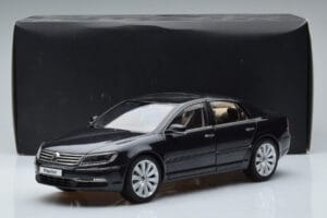 Volkswagen Phaeton V6 Mazeppa Gray Kyosho 1:18 08831MBK Diecast - image 9 of 9