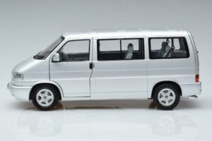 Volkswagen T4b Transporter Caravelle Minibus Schuco 1:18 450041500 Diecast - image 5 of 8