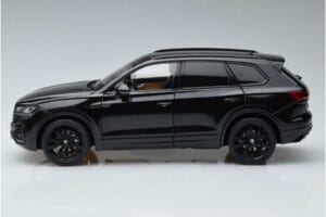 Volkswagen Touareg CR Black FAW 1:18 LTC761021BLA Diecast - image 4 of 7
