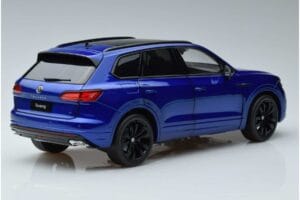 Volkswagen Touareg CR Blue FAW 1:18 LTC761021BLU Diecast - image 3 of 7