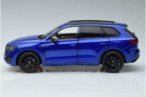 Volkswagen Touareg CR Blue FAW 1:18 LTC761021BLU Diecast - image 4 of 7