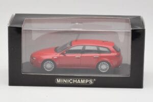 Alfa Romeo 159 Sportwagon Alfa Red Minichamps 1:43 400120511 Diecast - image 4 of 4