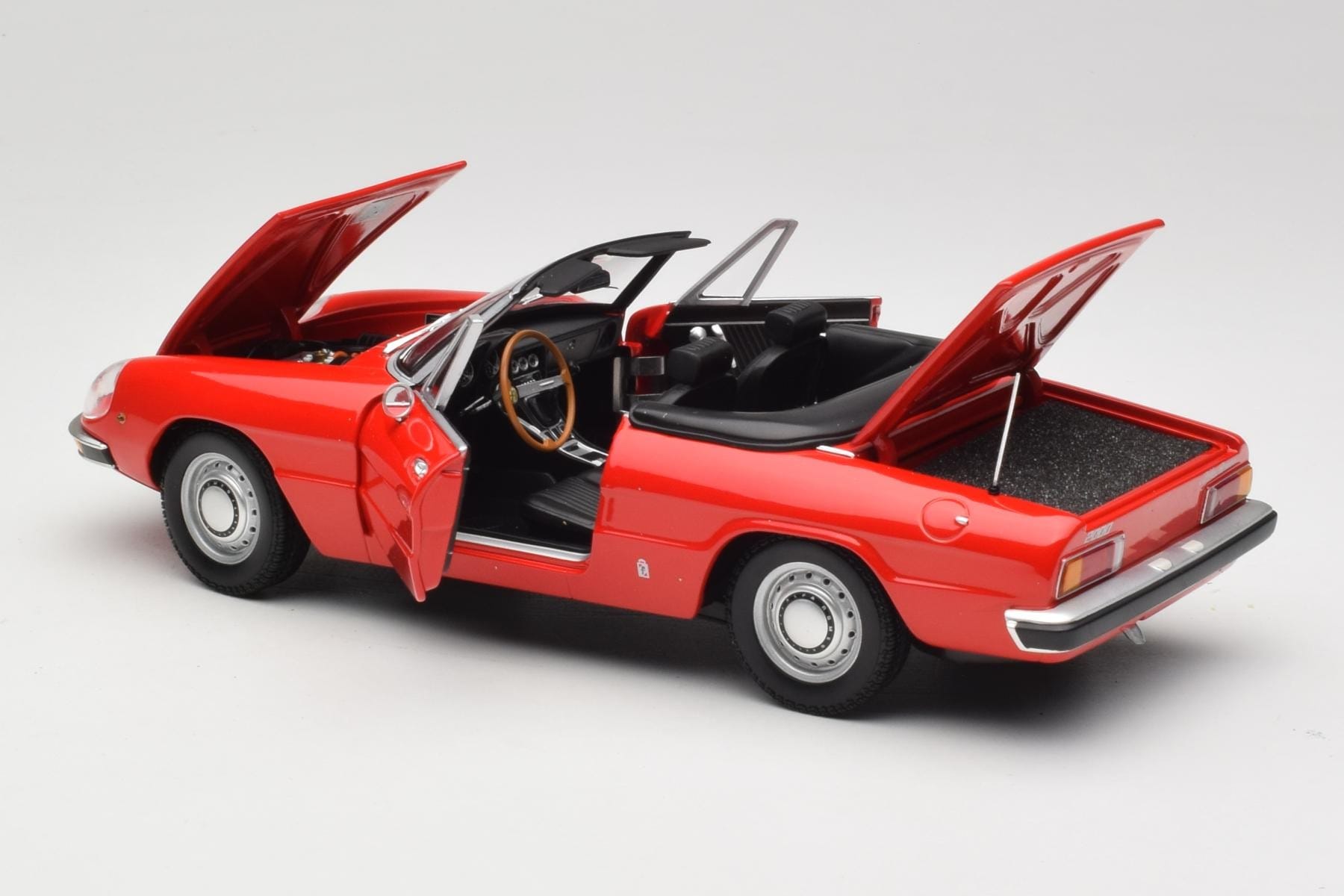 Minichamps Alfa Romeo 2000 Spider 1:18 Red 1970