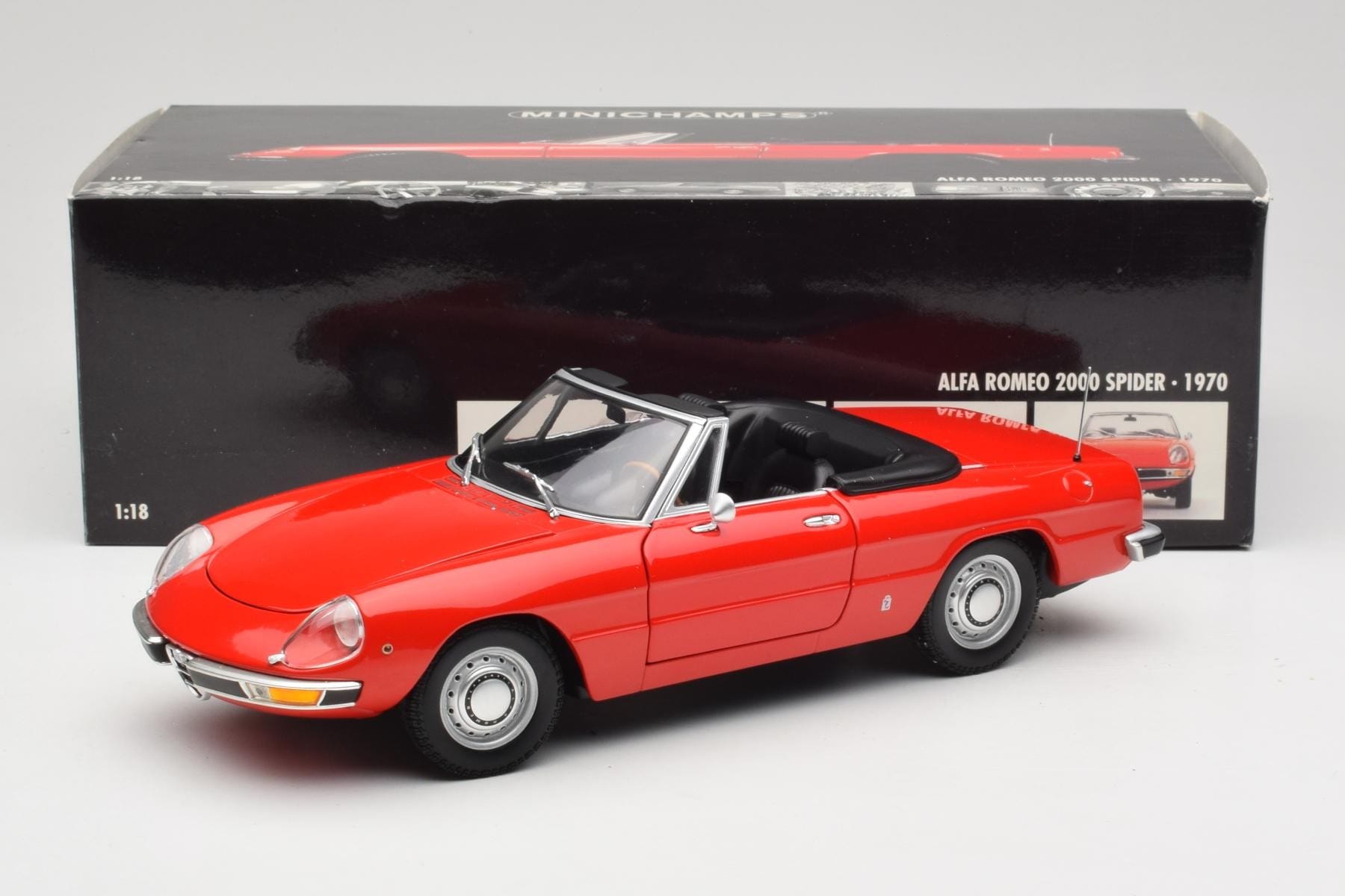 Minichamps Alfa Romeo 2000 Spider 1:18 Red 1970