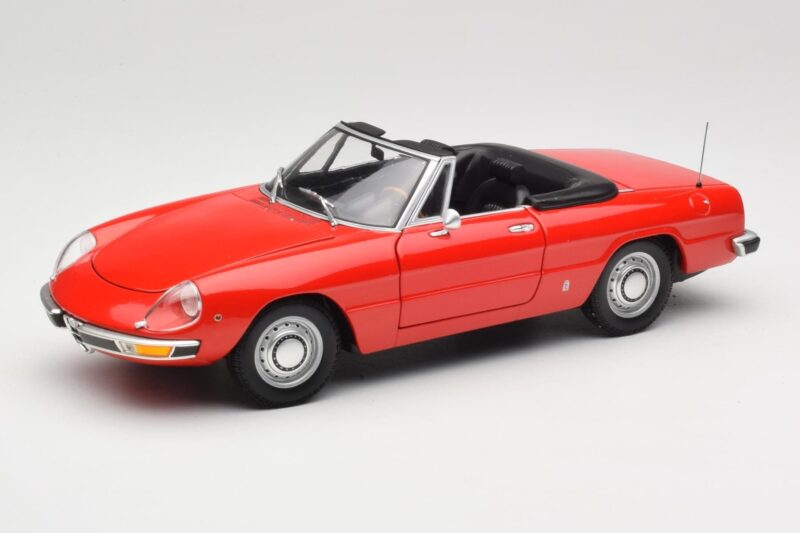Alfa Romeo 2000 Spider Red Minichamps 1:18 Alfa Romeo 2000 Spider Red Minichamps 1:18 180120930 Diecast