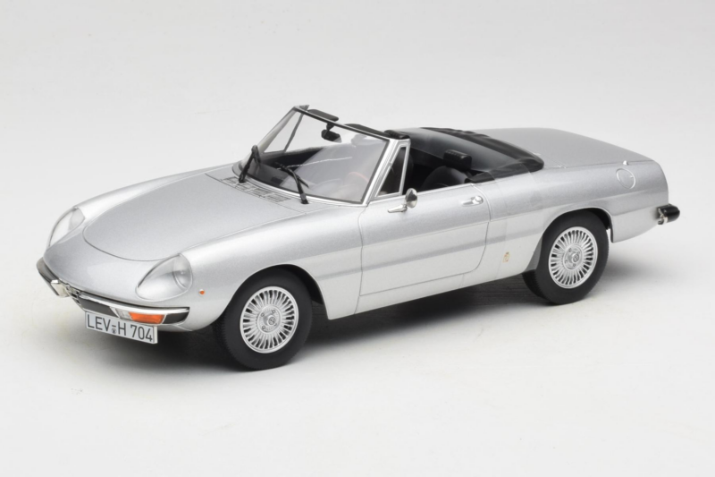 Alfa Romeo 2000 Spider Silver Norev 1:18 Alfa Romeo 2000 Spider Silver Norev 1:18 187884 Diecast