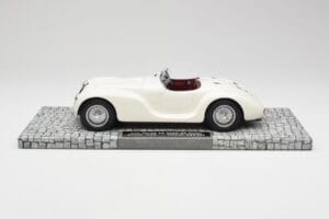 Alfa Romeo 6C 2500 SS Corsa Spider White Minichamps 1:18 107120232 Resin - image 3 of 6