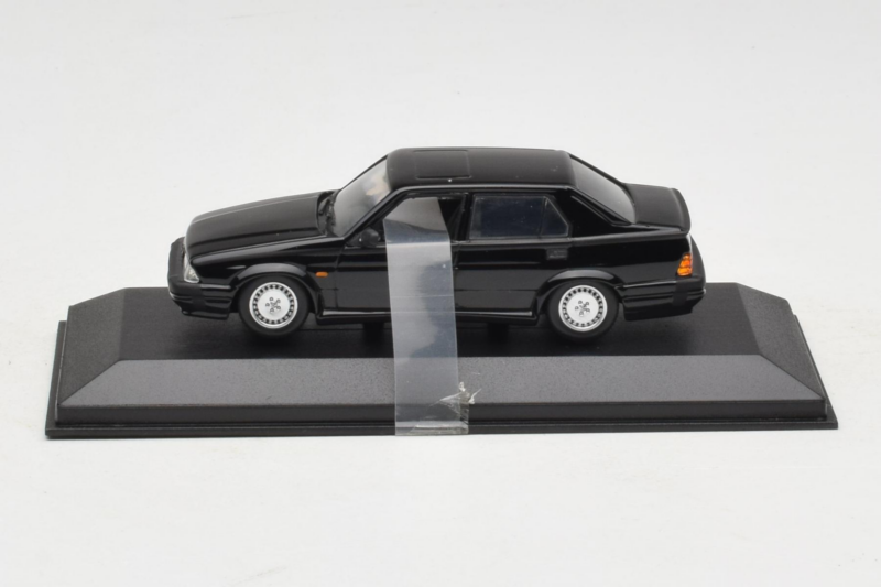 Alfa Romeo 75 3.0 V6 Black Minichamps 1:43 403120463 Diecast