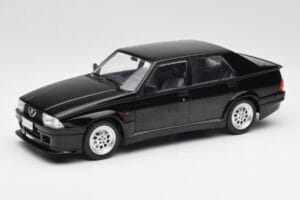 Alfa Romeo 75 Turbo Evoluzione Black MCG 1:18 MCG18429 Diecast