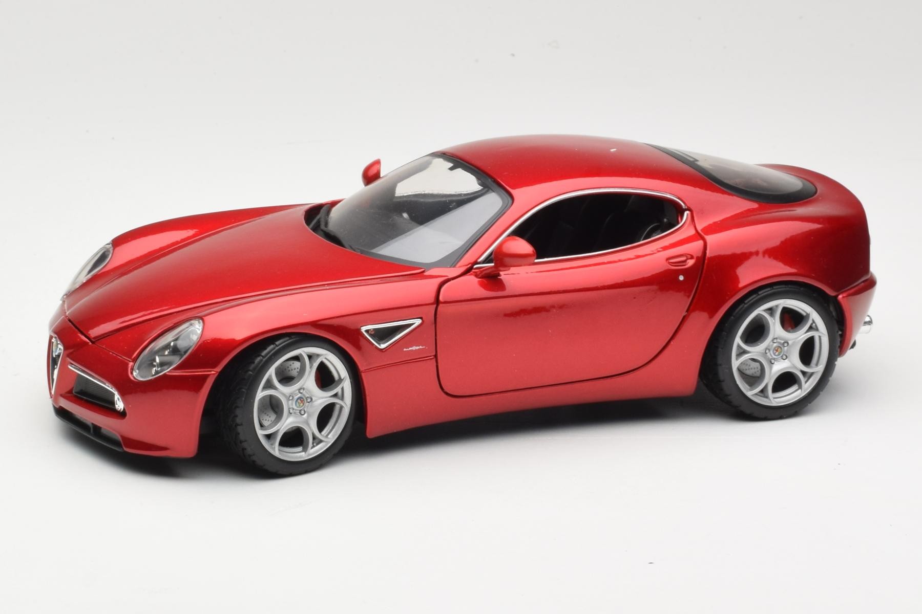 Bburago Alfa Romeo 8C Competizione Red 1:18