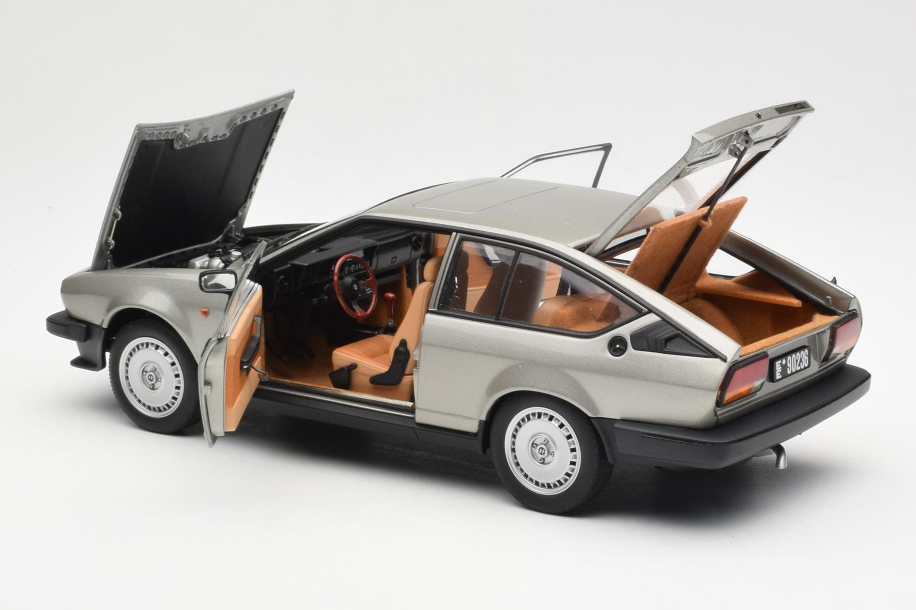 Alfa Romeo Alfetta GTV 2.0 Grey Metallic AUTOart 1:18