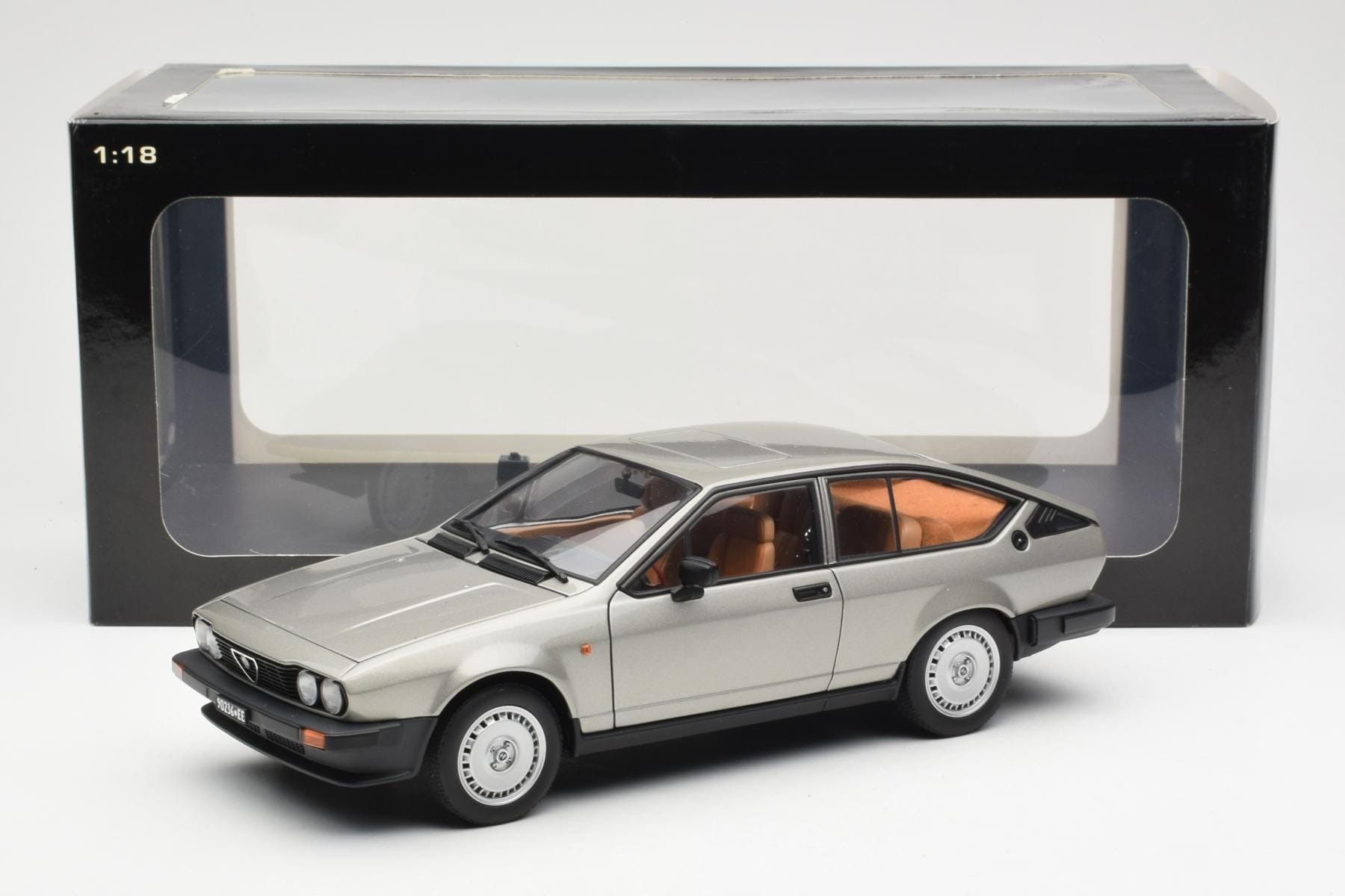 Alfa Romeo Alfetta GTV 2.0 Grey Metallic AUTOart 1:18