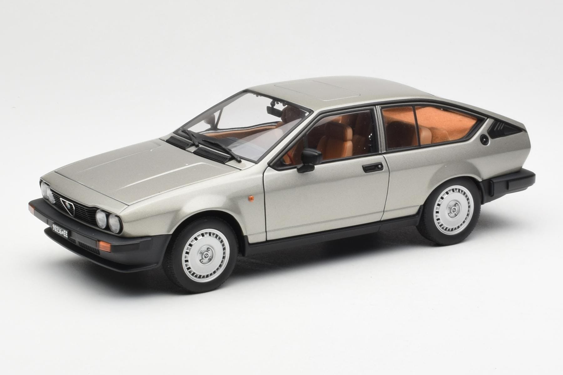 Alfa Romeo Alfetta GTV 2.0 Grey Metallic AUTOart 1:18