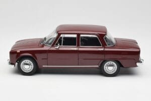 Alfa Romeo Giulia 1300 Dark Red Minichamps 1:18 180120906 Diecast - image 4 of 8