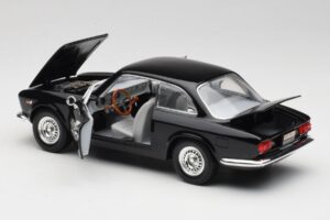 Alfa Romeo Giulia Sprint GTA Black Road Signature 1:18 92348 Diecast - image 5 of 8