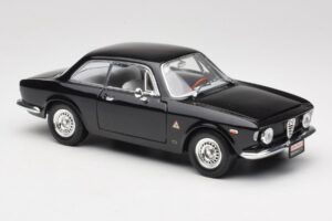 Alfa Romeo Giulia Sprint GTA Black Road Signature 1:18 92348 Diecast - image 6 of 8