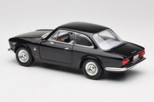 Alfa Romeo Giulia Sprint GTA Black Road Signature 1:18 92348 Diecast - image 7 of 8