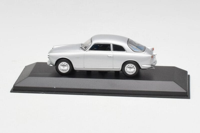 Alfa Romeo Giulietta Sprint Silver Minichamps 1:43 400120400 Diecast
