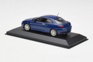 Alfa Romeo GT Dark Blue Metallic Minichamps 1:43 400120326 Diecast - image 3 of 4