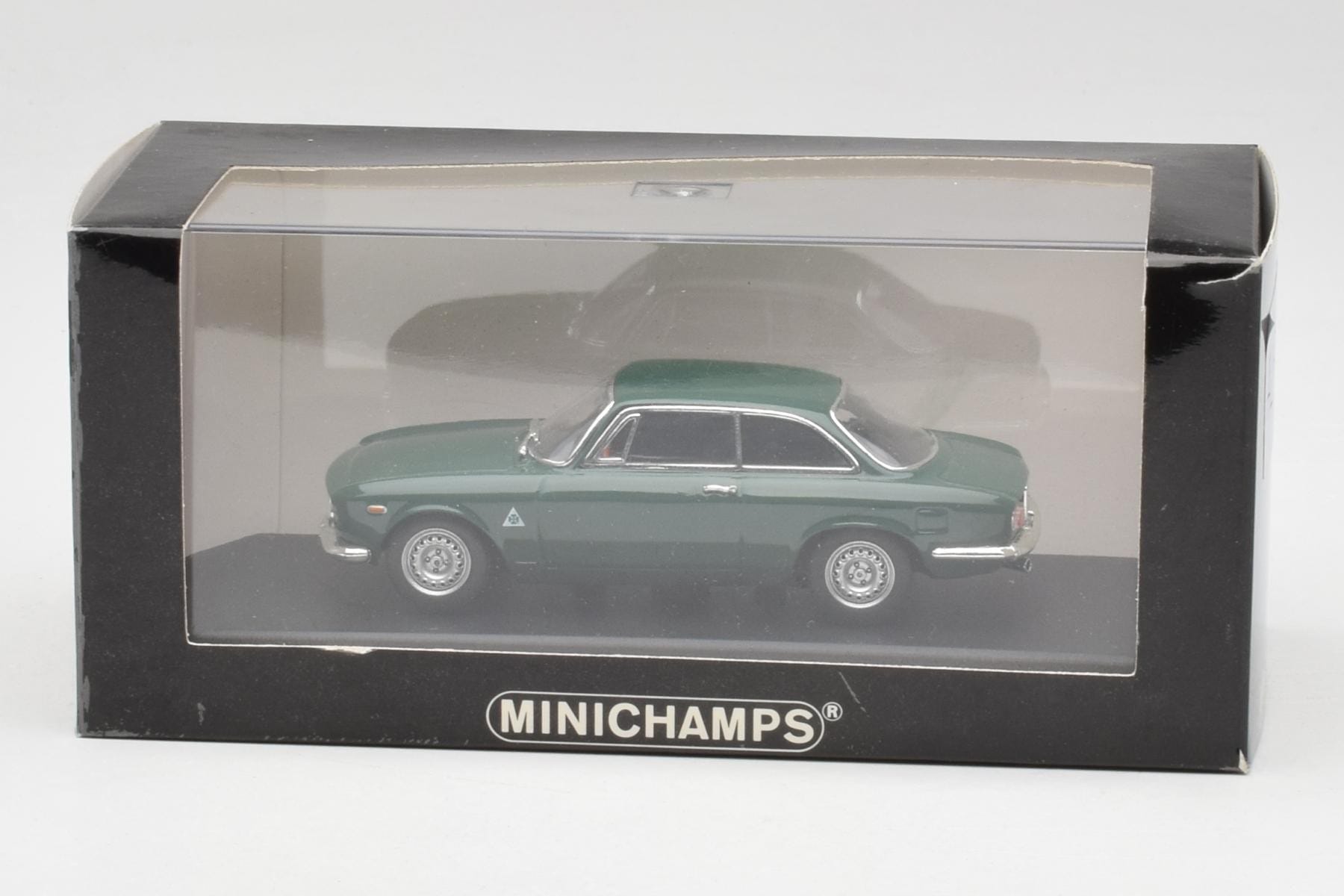 Minichamps Alfa Romeo Giulia GTA Junior 1:43 Green