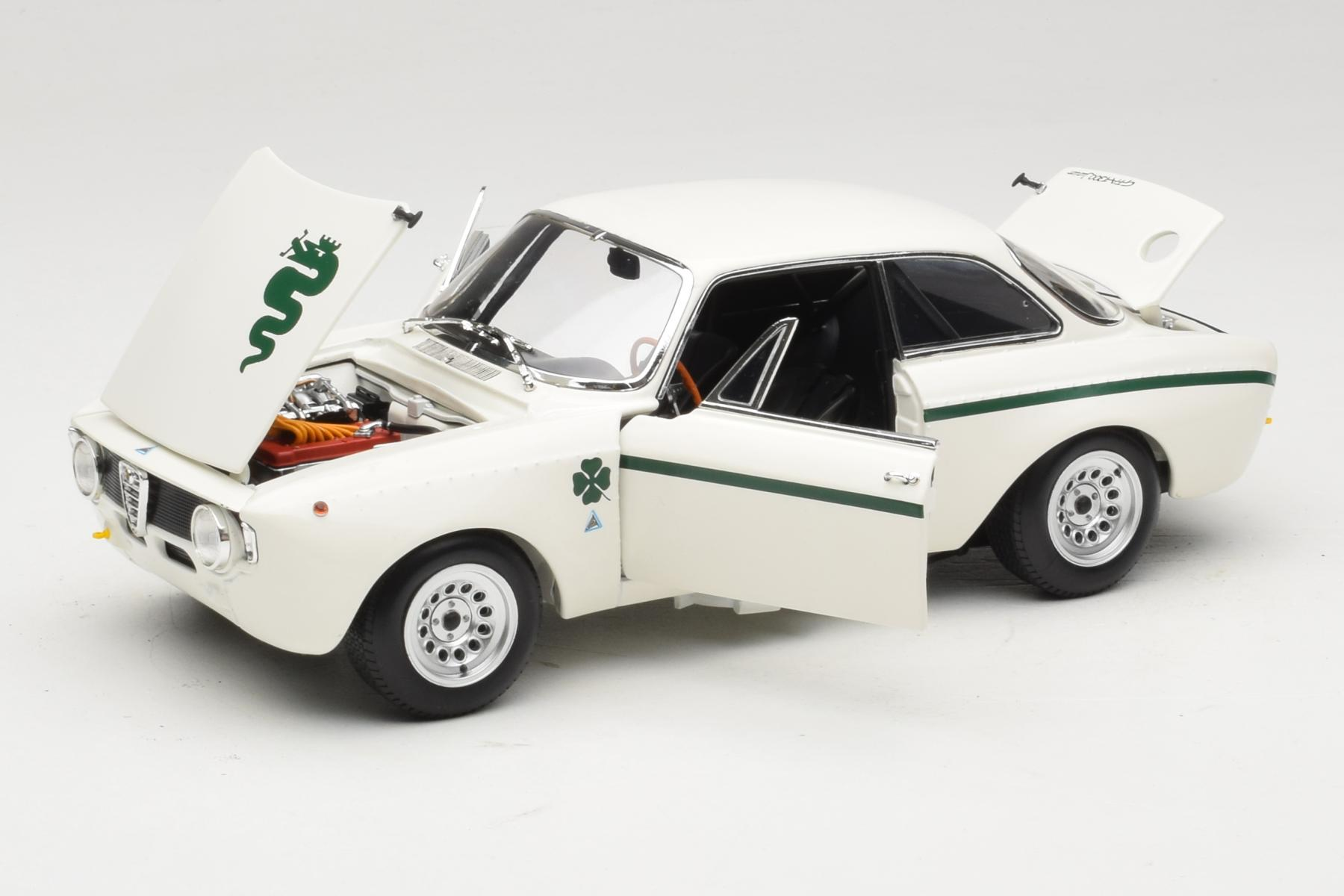 Alfa Romeo GTA 1300 Junior White Minichamps 1:18
