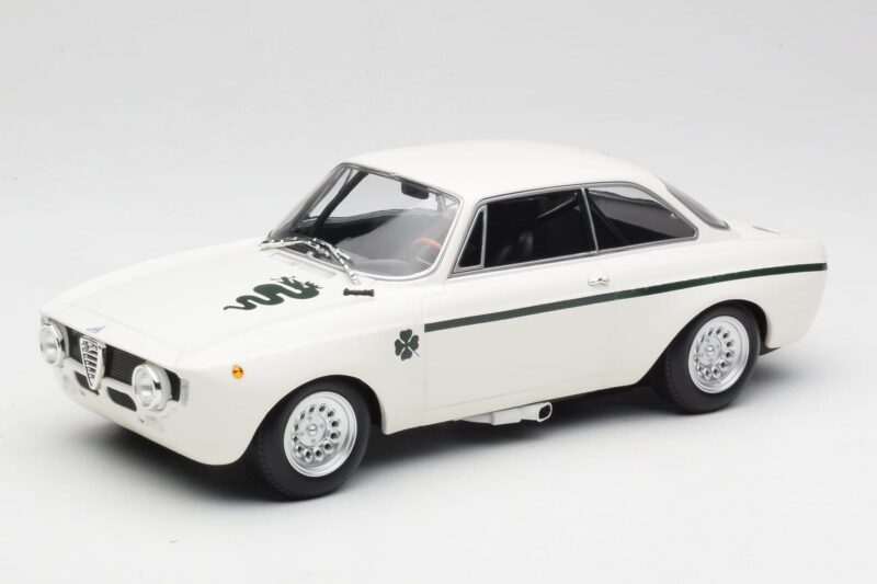 Alfa Romeo GTA 1300 Junior White Minichamps 1:18 155120021 Diecast