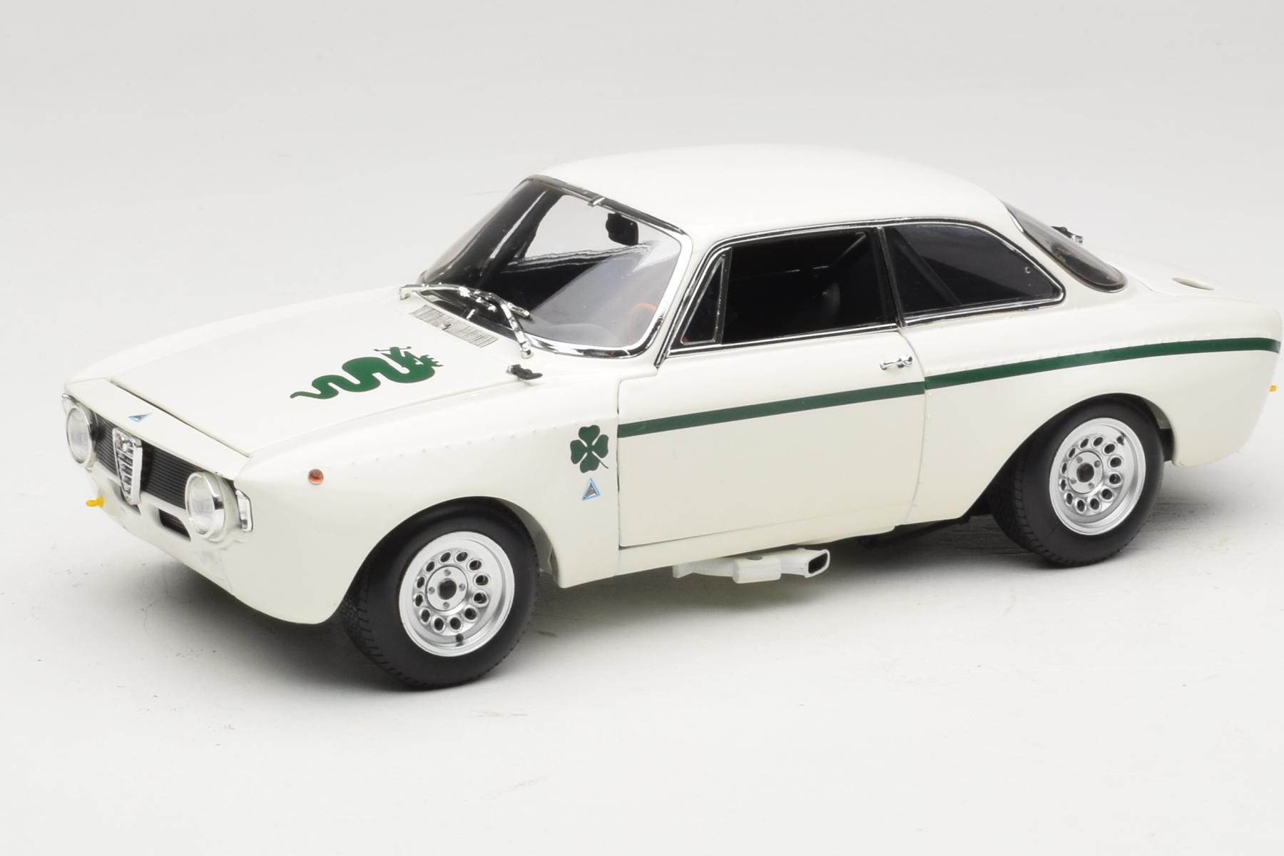 PMA製 ALFA ROMEO GTA 1300 JUNIOR 1/18 Alfa Romeo GTA 1300 Junior White Minichamps 1:18