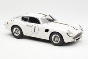 Aston Martin DB4 GT Zagato #1 24 Hours of Le Mans 1961 CMC 1:18 M-139 Diecast - image 4 of 6