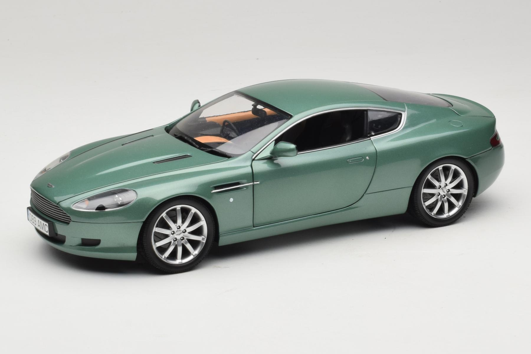 Minichamps Aston Martin DB9 Green Coupe 1:18