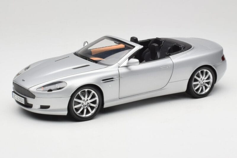 Aston Martin DB9 Volante Silver Minichamps 1:18 150137334 Diecast