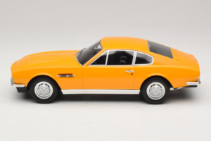 Aston Martin DBS Yellow GT Spirit 1:18 GT079 Resin - image 3 of 6