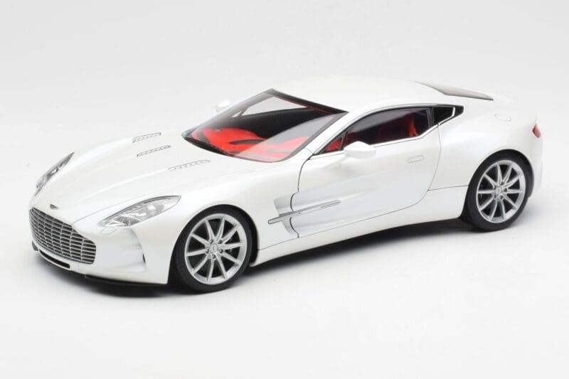 Aston Martin One-77 Morning Frost White AUTOart 1:18 70244 Diecast