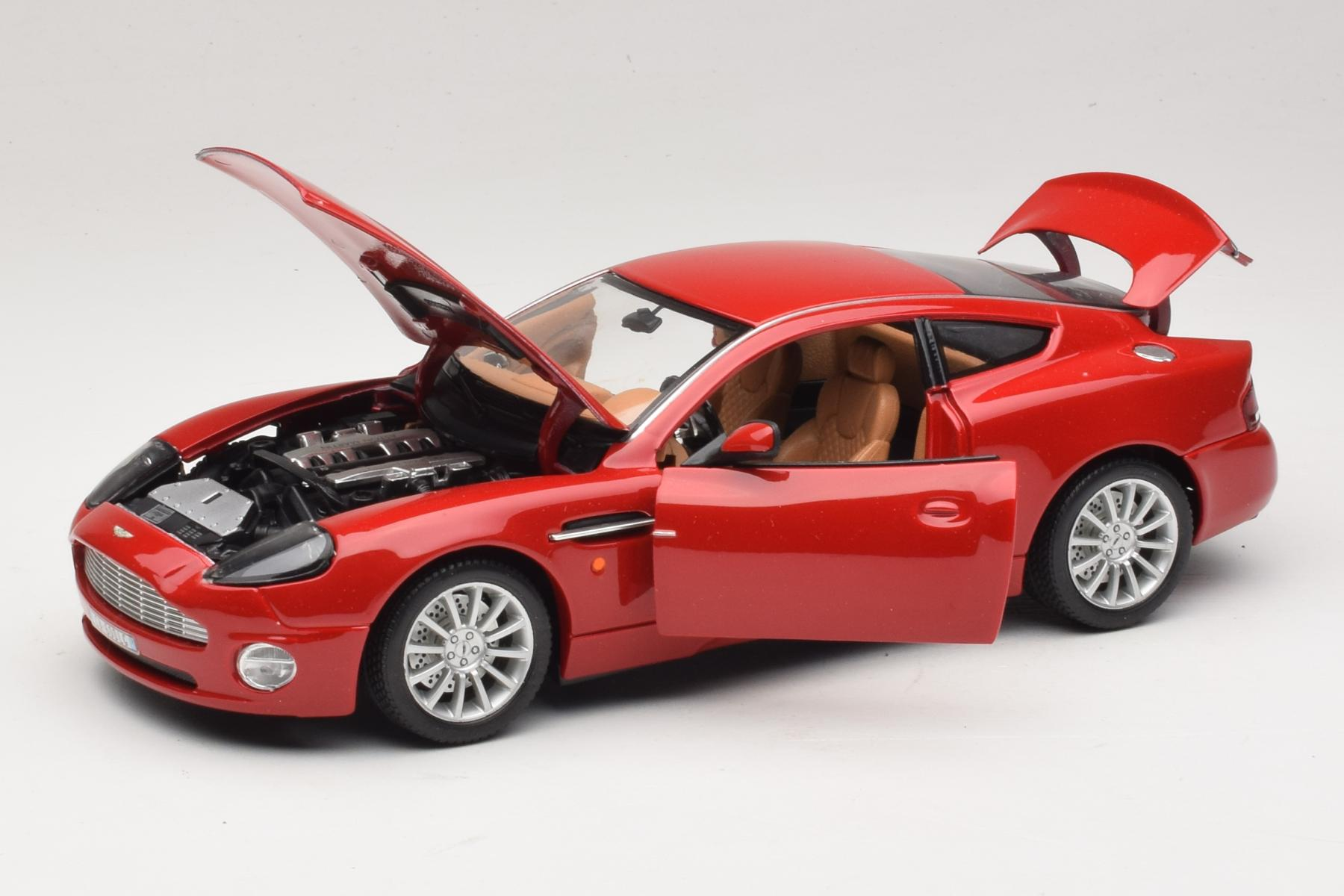 Bburago Aston Martin V12 Vanquish 1:18 Red Diecast