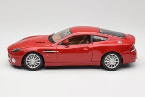 Aston Martin V12 Vanquish Red Bburago 1:18 34063 Diecast - image 4 of 8