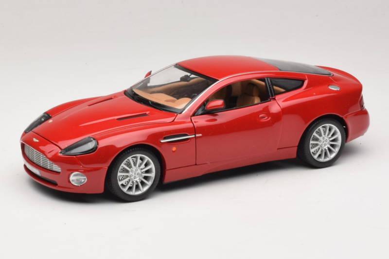 Aston Martin V12 Vanquish Red Bburago 1:18 Aston Martin V12 Vanquish Red Bburago 1:18 33334063 Diecast