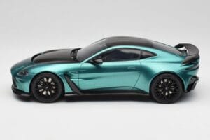 Aston Martin V12 Vantage Racing Green GT Spirit 1:18 GT922 Resin - image 3 of 6