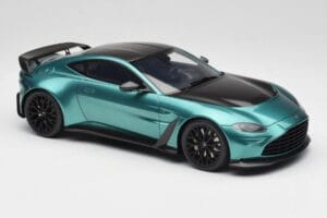 Aston Martin V12 Vantage Racing Green GT Spirit 1:18 GT922 Resin - image 4 of 6