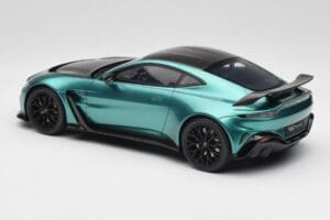 Aston Martin V12 Vantage Racing Green GT Spirit 1:18 GT922 Resin - image 5 of 6