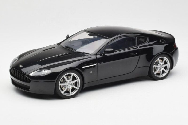 Aston Martin V8 Vantage Onyx Black AUTOart 1:18 70202 Diecast