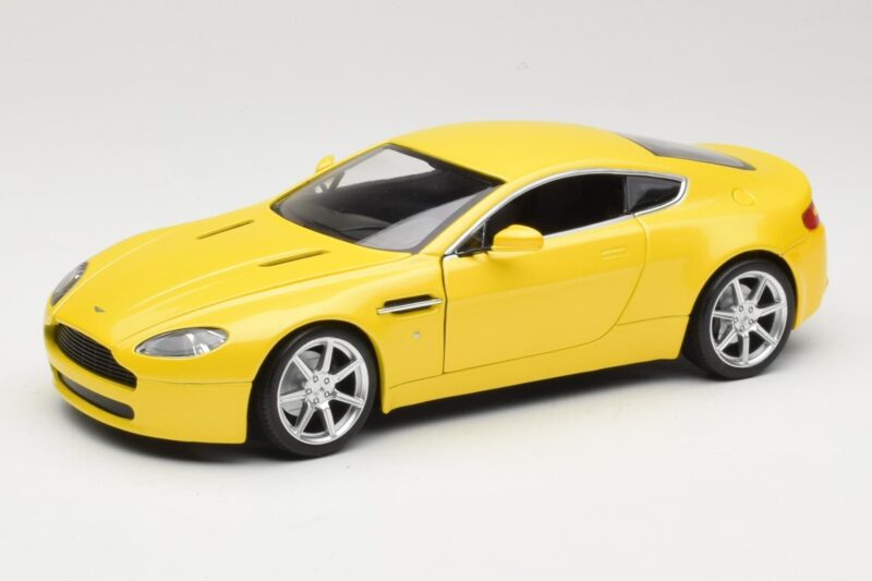 Aston Martin V8 Vantage Yellow Hot Wheels 1:18 G7159 Diecast
