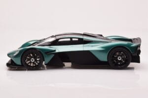 Aston Martin Valkyrie Racing Green GT Spirit 1:18 GT435 Resin - image 3 of 6