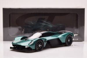 Aston Martin Valkyrie Racing Green GT Spirit 1:18 GT435 Resin - image 6 of 6
