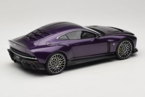Aston Martin Valour Dark Blue GT Spirit 1:18 GT944 Resin - image 2 of 6