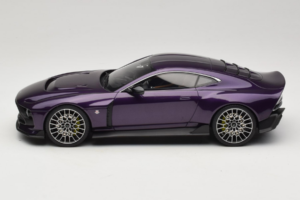 Aston Martin Valour Dark Blue GT Spirit 1:18 GT944 Resin - image 3 of 6