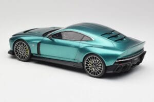 Aston Martin Valour Racing Green GT Spirit 1:18 GT480 Resin - image 5 of 6