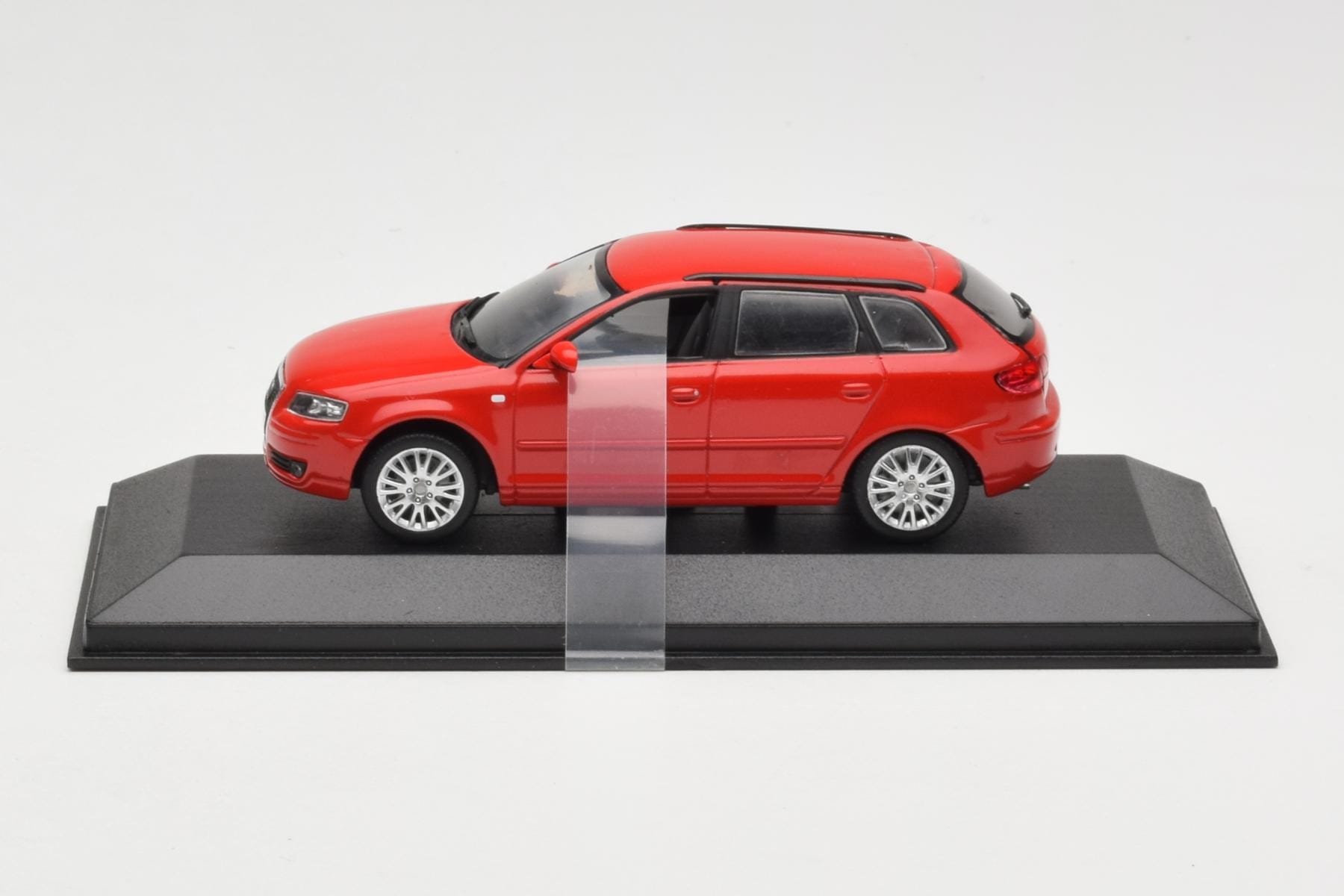 Minichamps Audi A3 8P Sportback Red 1:43