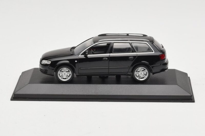 Audi A4 B7 Avant Black Minichamps 1:43 Audi A4 B7 Avant Black Minichamps 1:43 AUDI008 Diecast