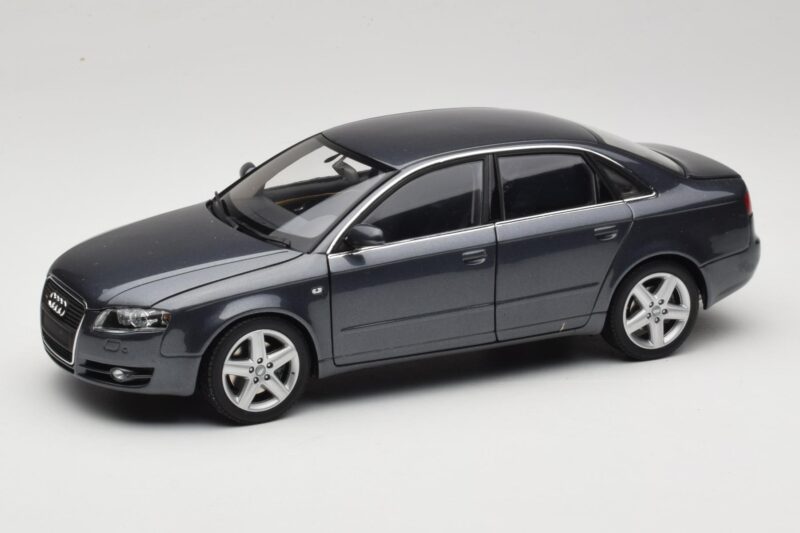 Audi A4 B7 Grey Metallic Minichamps 1:18 Audi A4 B7 Grey Metallic Minichamps 1:18 100014400 Diecast