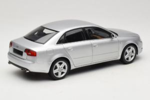 Audi A4 B7 Silver Minichamps 1:18 100014402 Diecast - image 3 of 8