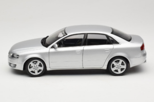 Audi A4 B7 Silver Minichamps 1:18 100014402 Diecast - image 4 of 8